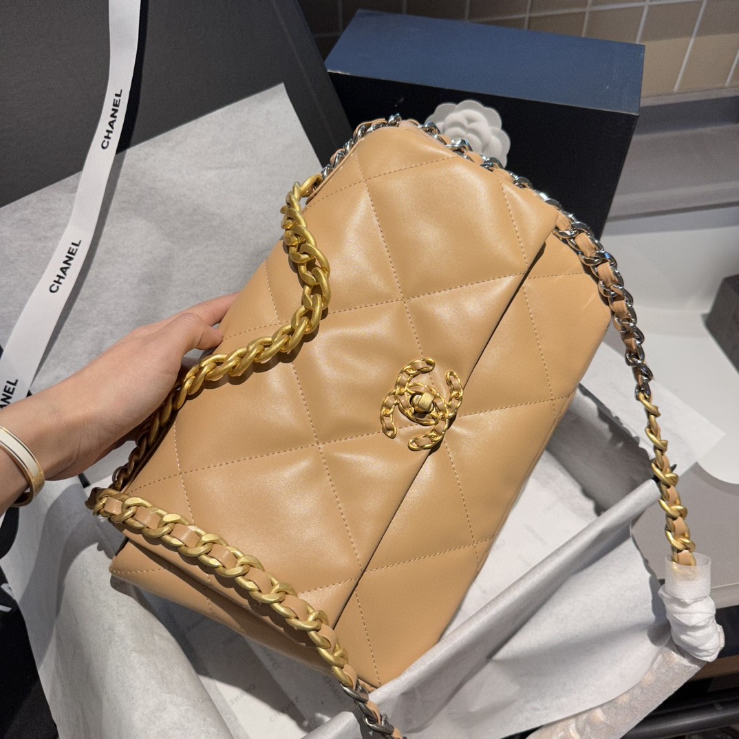 Chanel 19 bags