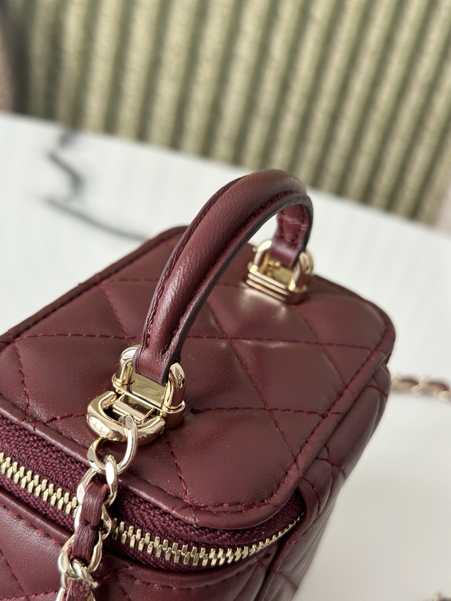 Top version Chanel Chain Makeup Bag with a makeup mirror inside