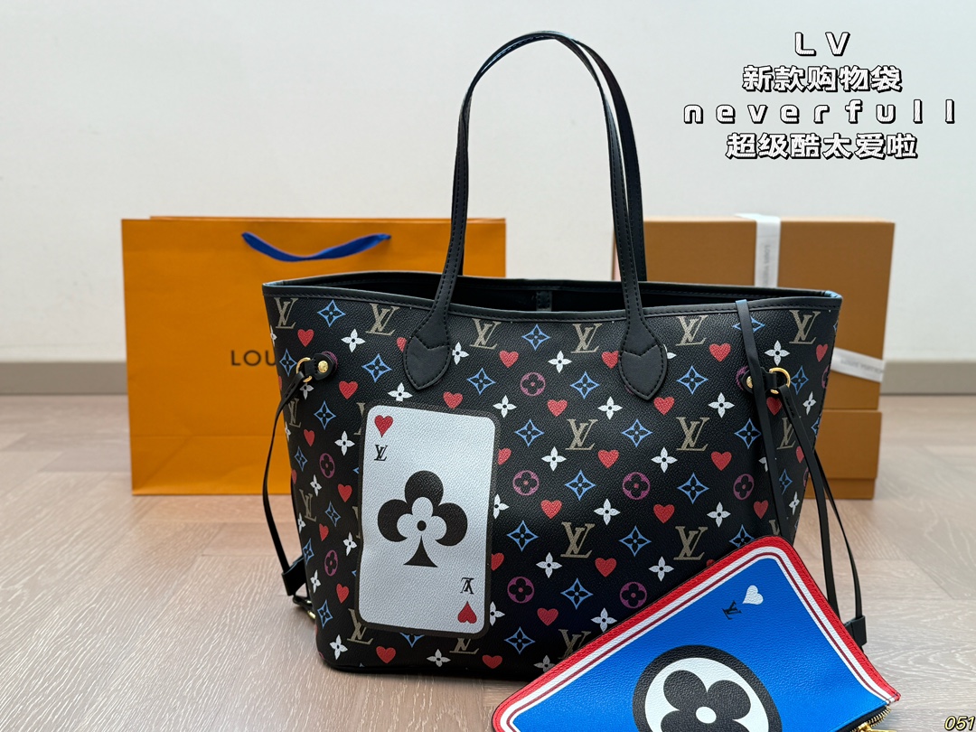 LV’s new shopping bag is simple and stylish