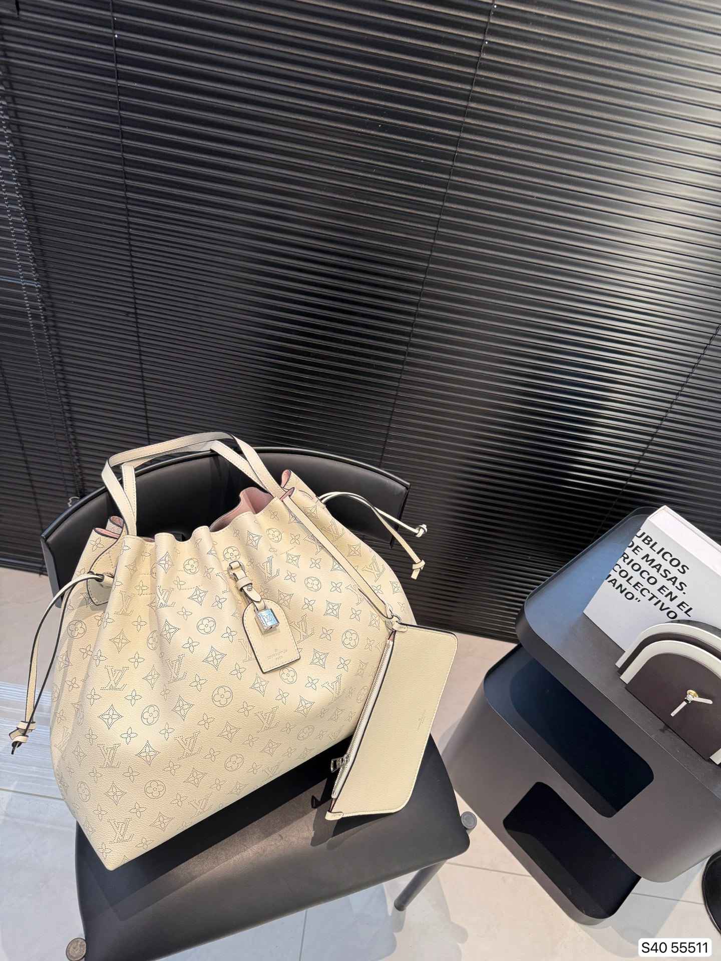 LV simple and stylish tote bag