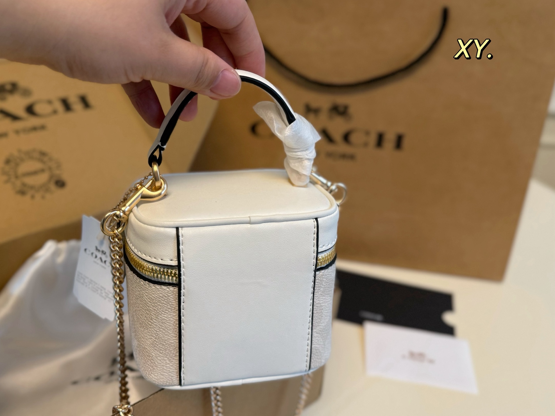 Coach's new Ava portable mini chain box bag lipstick bag
