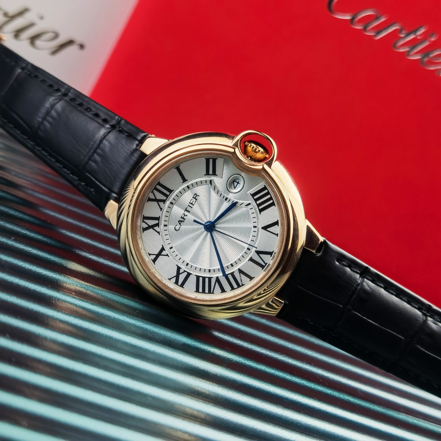 Cartier Blue Balloon Noble Gold Men's and Women's Quartz Watch