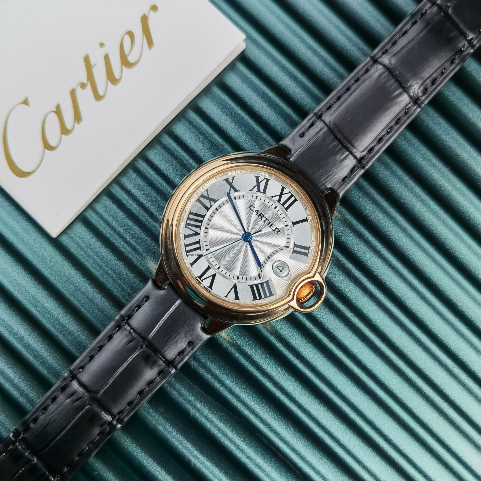 Cartier Blue Balloon Noble Gold Men's and Women's Quartz Watch