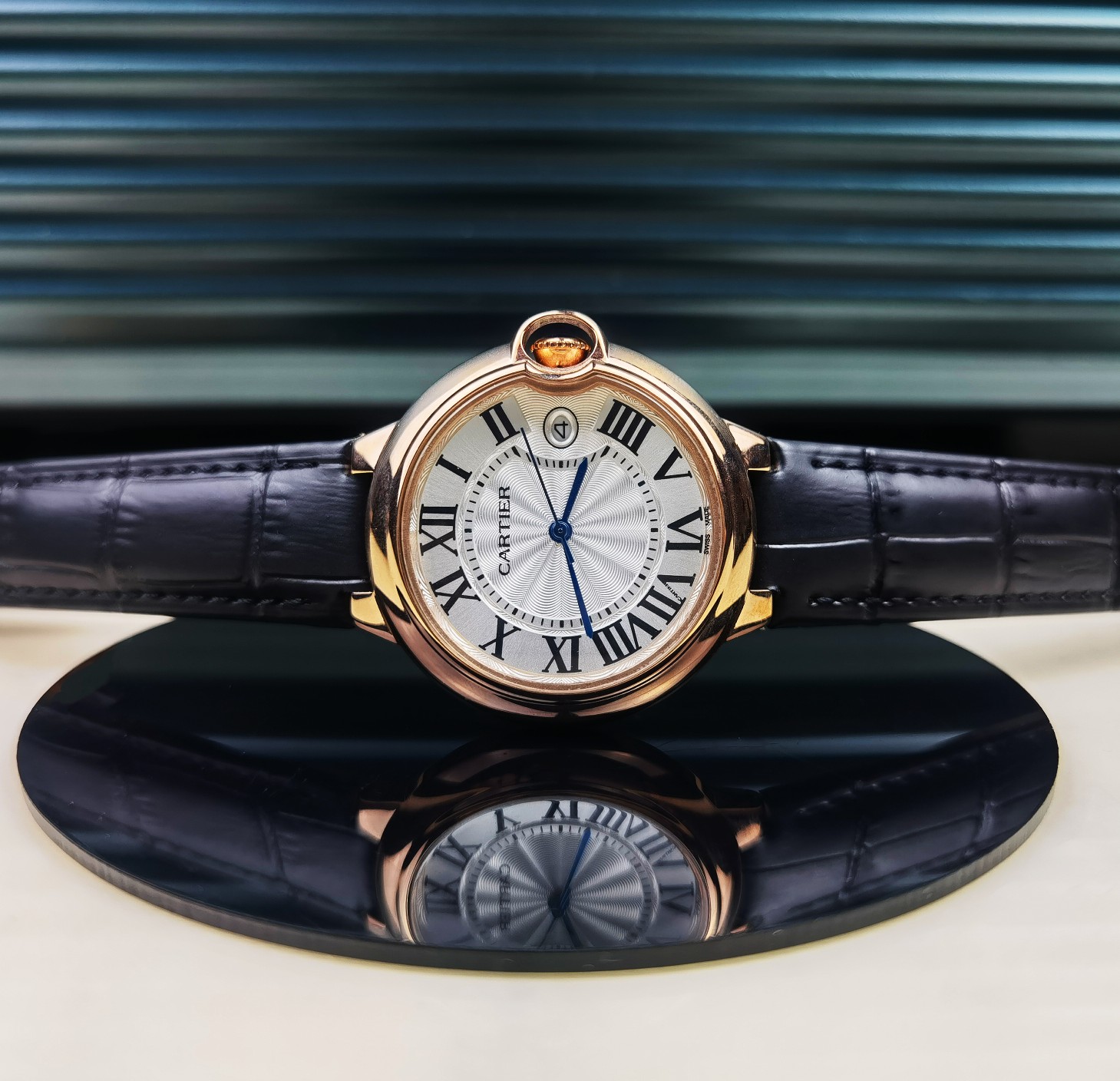 Cartier Blue Balloon Noble Gold Men's and Women's Quartz Watch