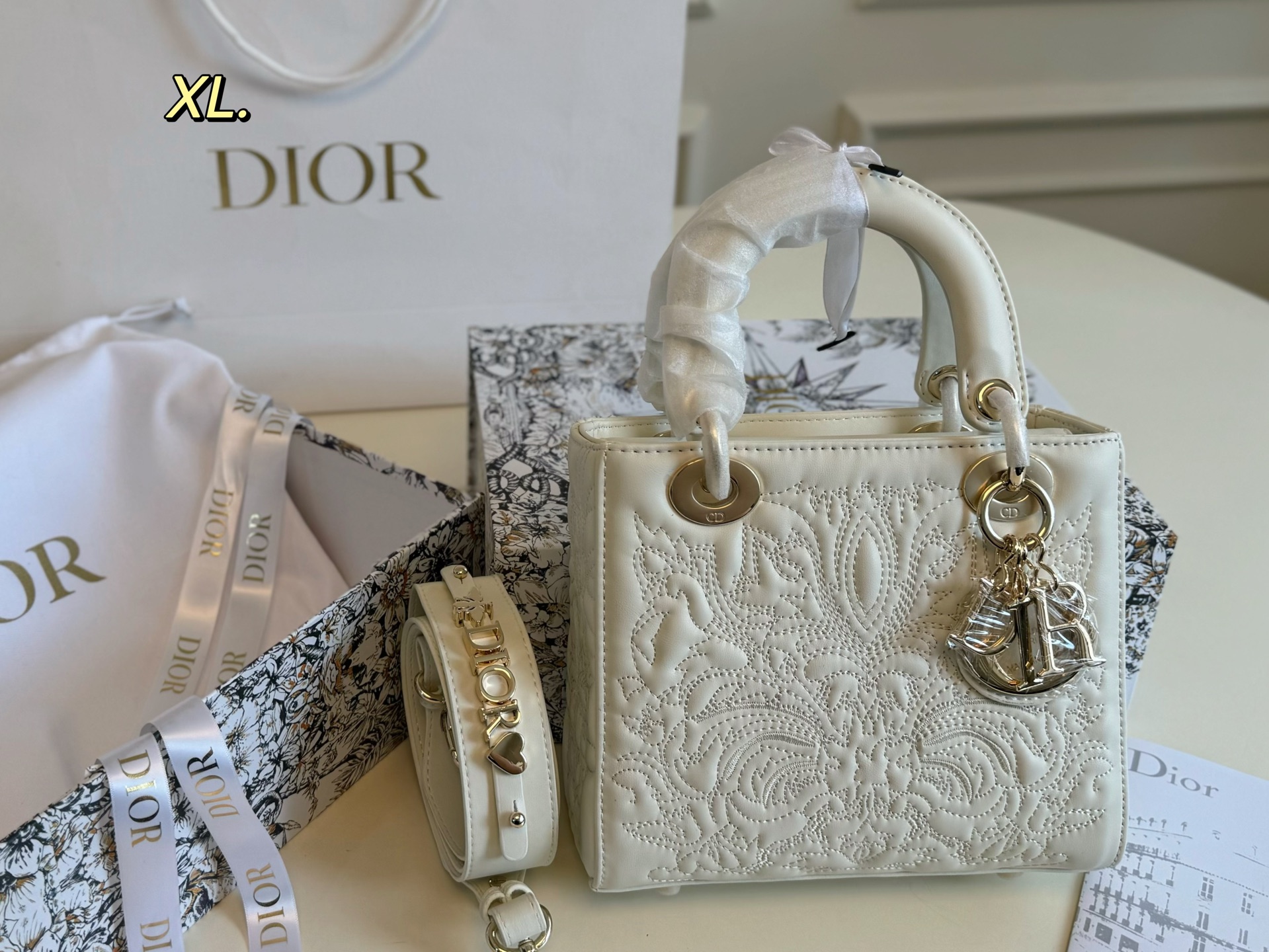 Dior Diana Three-dimensional Carved Embroidery handbag