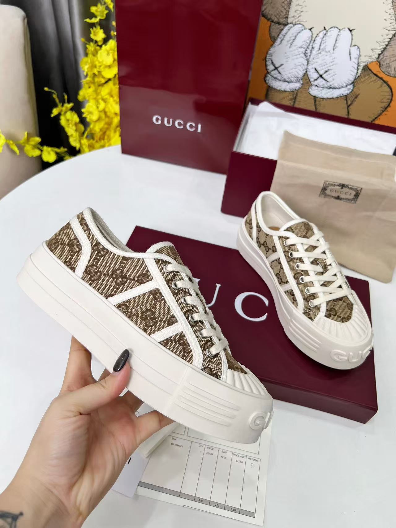 Gucci classic canvas shoes