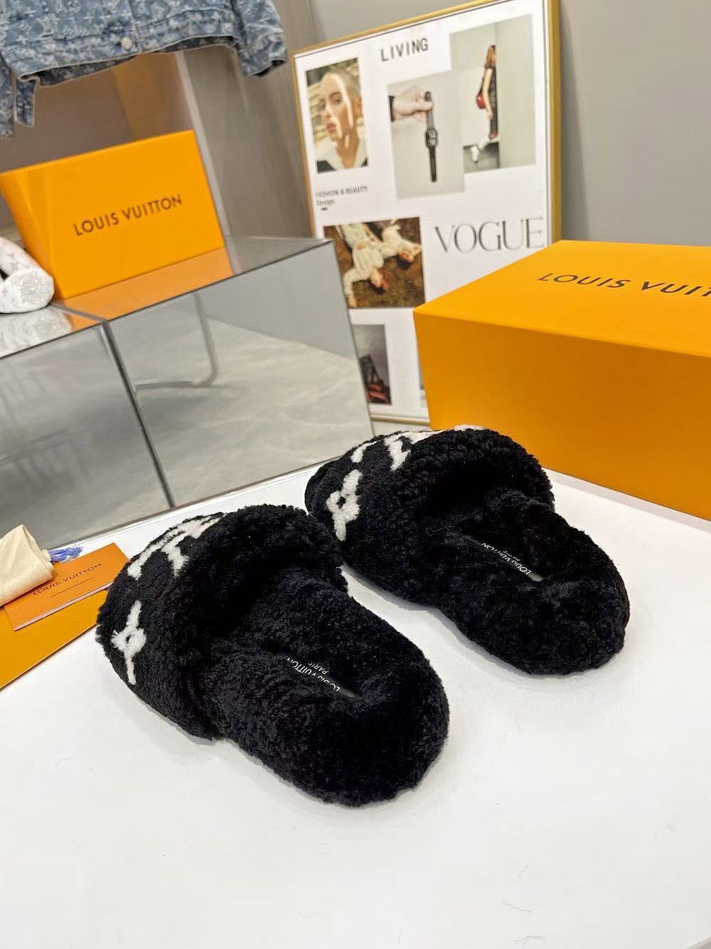 LV plush slippers