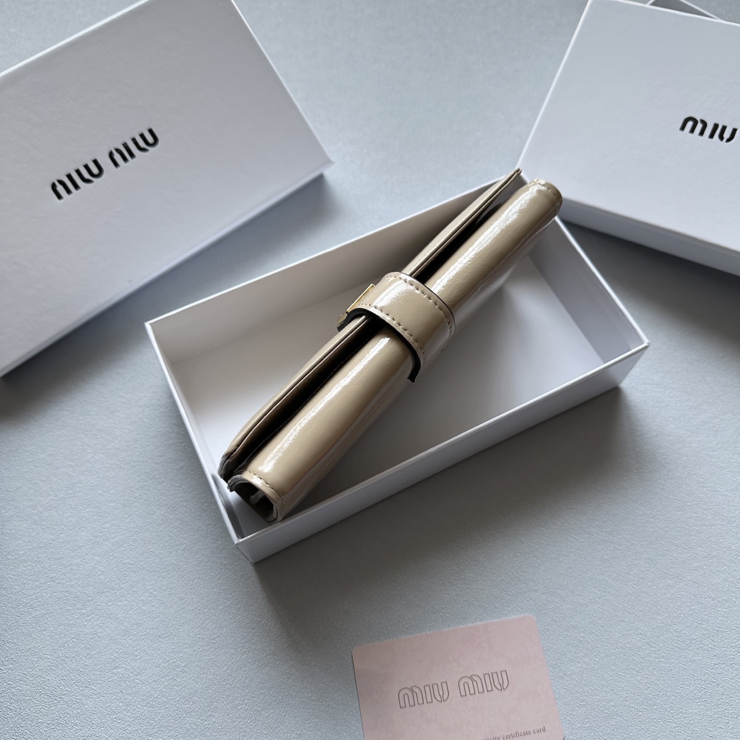 Miumiu new coin purse is simple fashionable and versatile