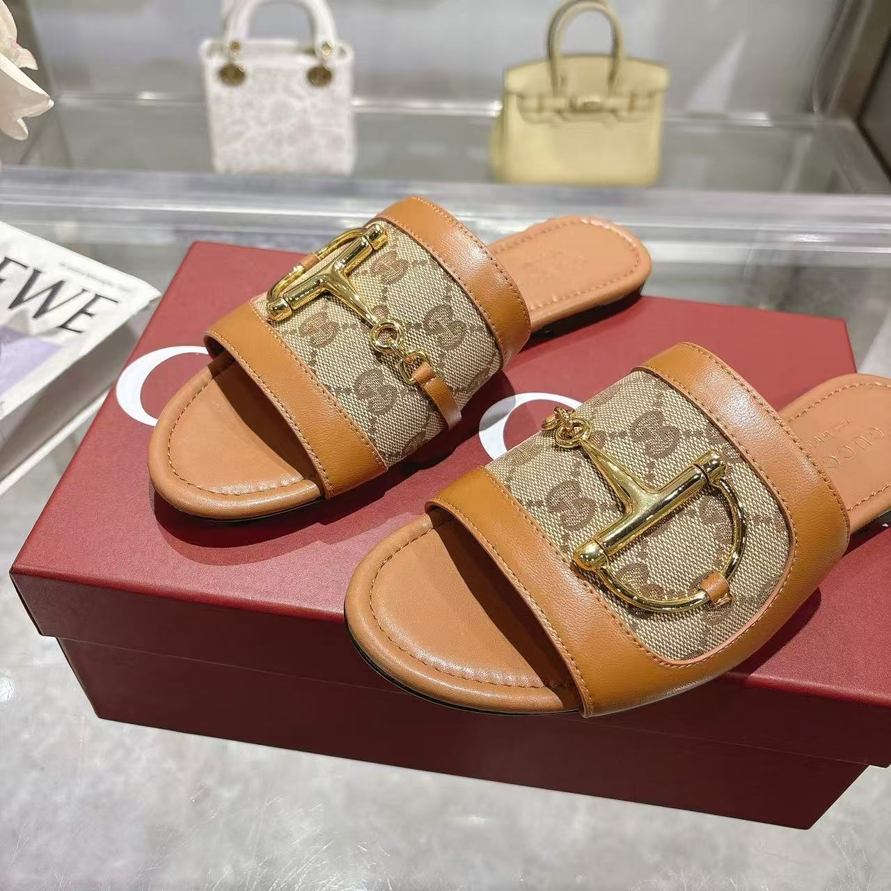 Gucci horse buckle slippers