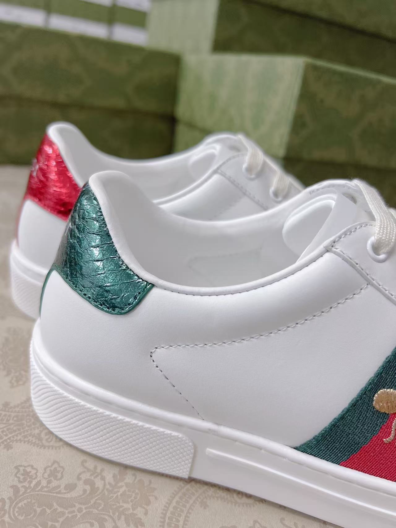 Gucci red and green snake-tail bee sneakers