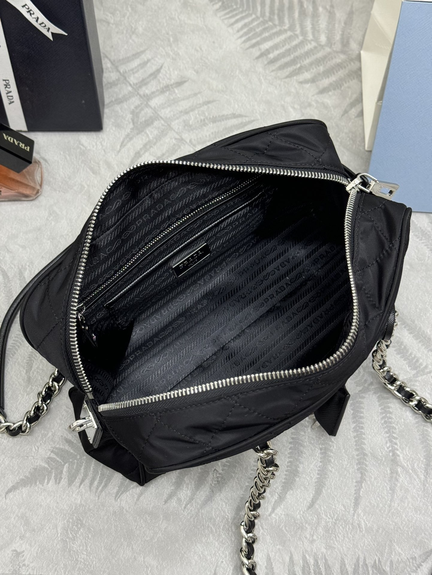 Top version Prada chain crossbody shoulder bag
