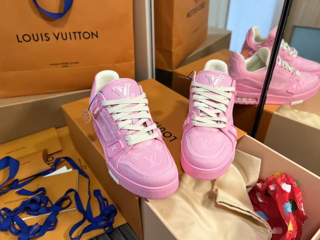 LV trainer sports shoes