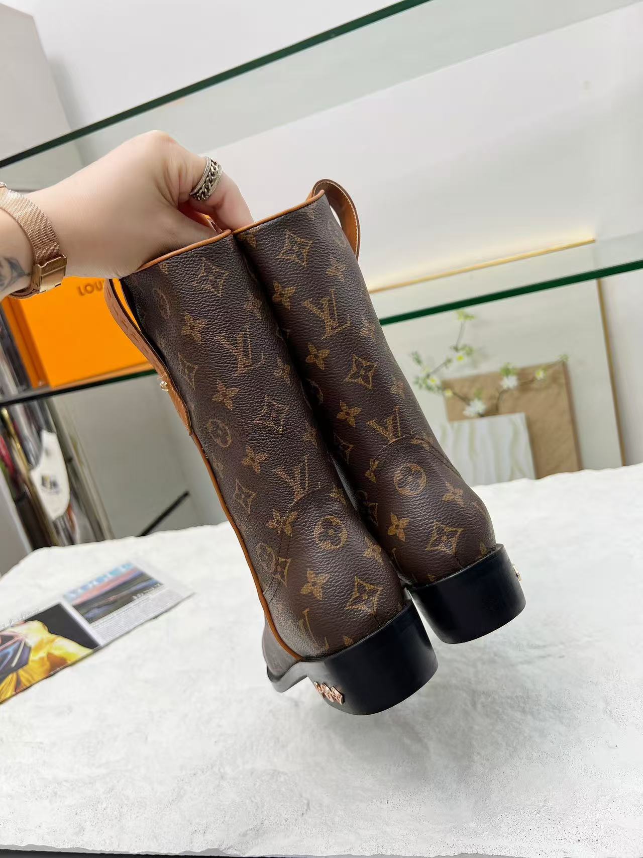LV rider boots