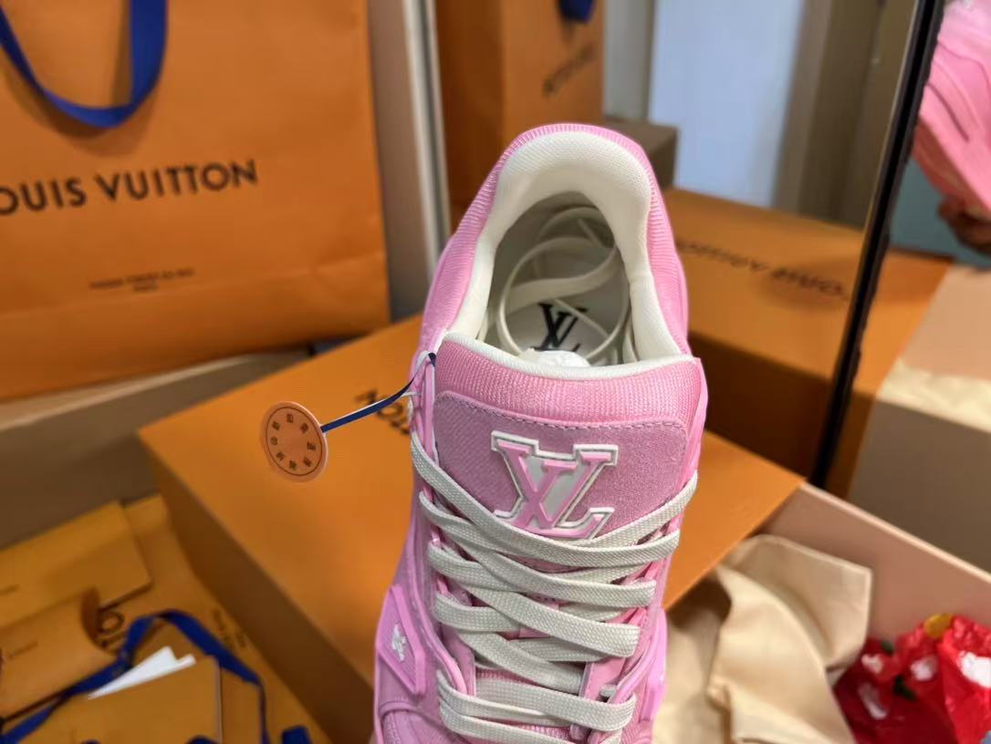 LV trainer sports shoes