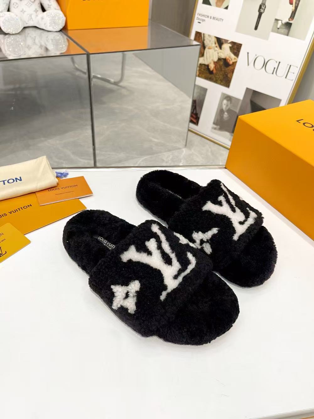 LV plush slippers