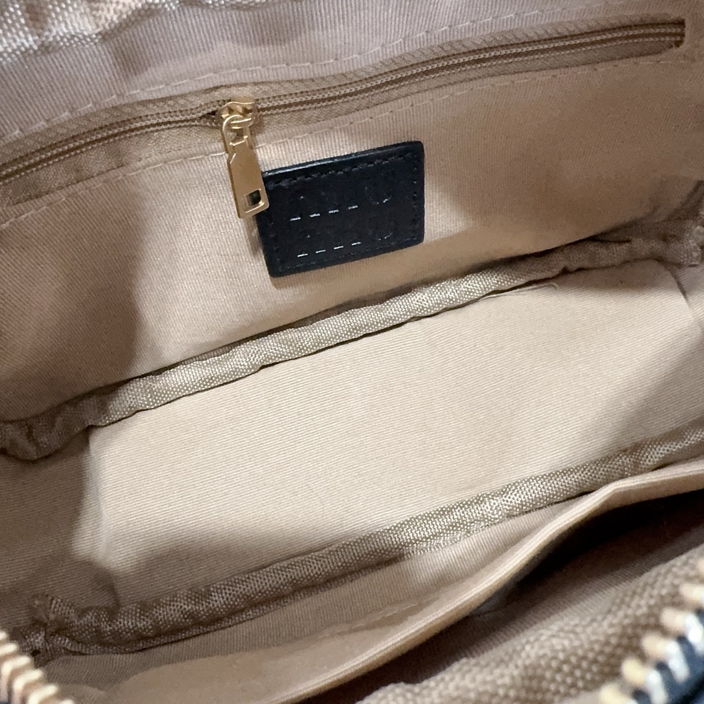 Miu Miu high-end bowling bag women's spring and summer popular shoulder crossbody handbag