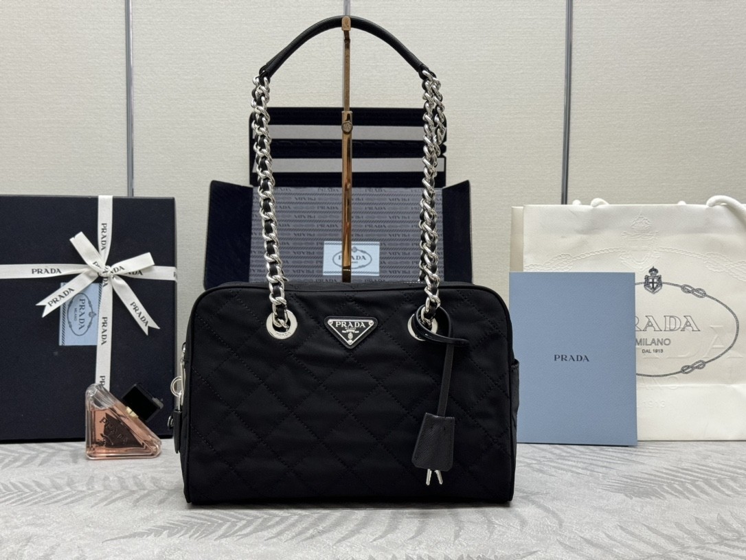 Top version Prada chain crossbody shoulder bag