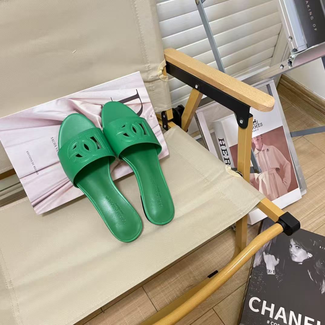 Dolce & Gabbana slippers