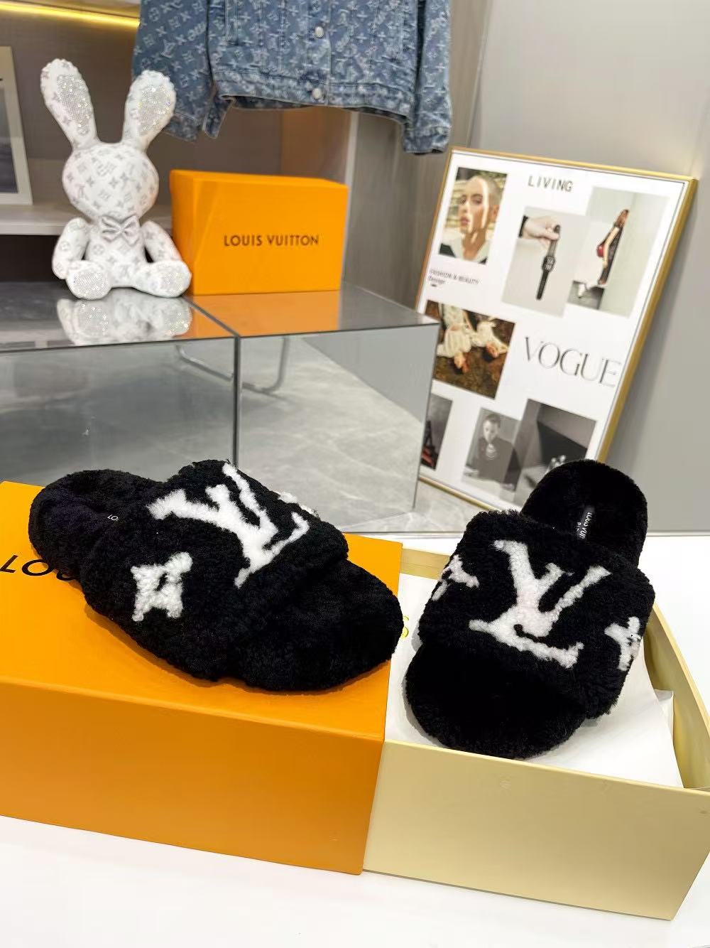 LV plush slippers