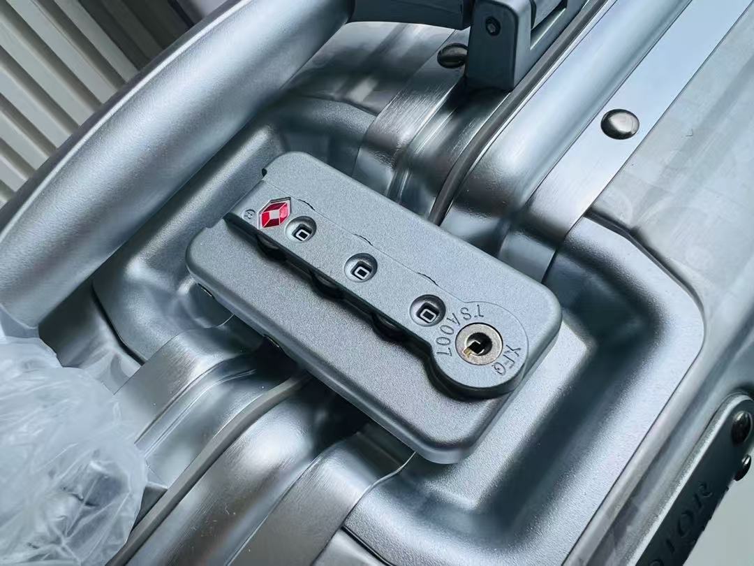 DIOR*RIMOWA suitcase