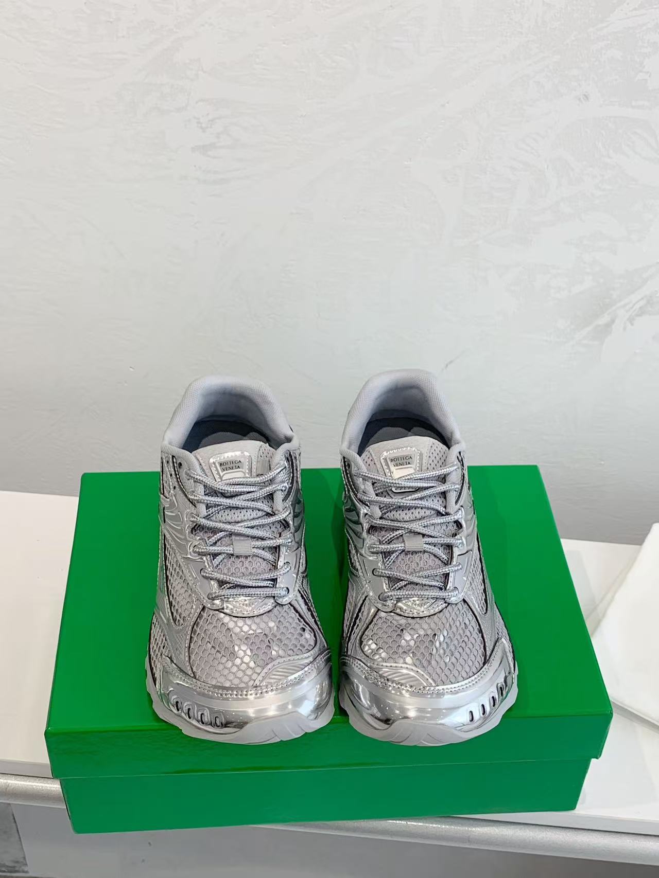 BV orbit couple runner sneakers