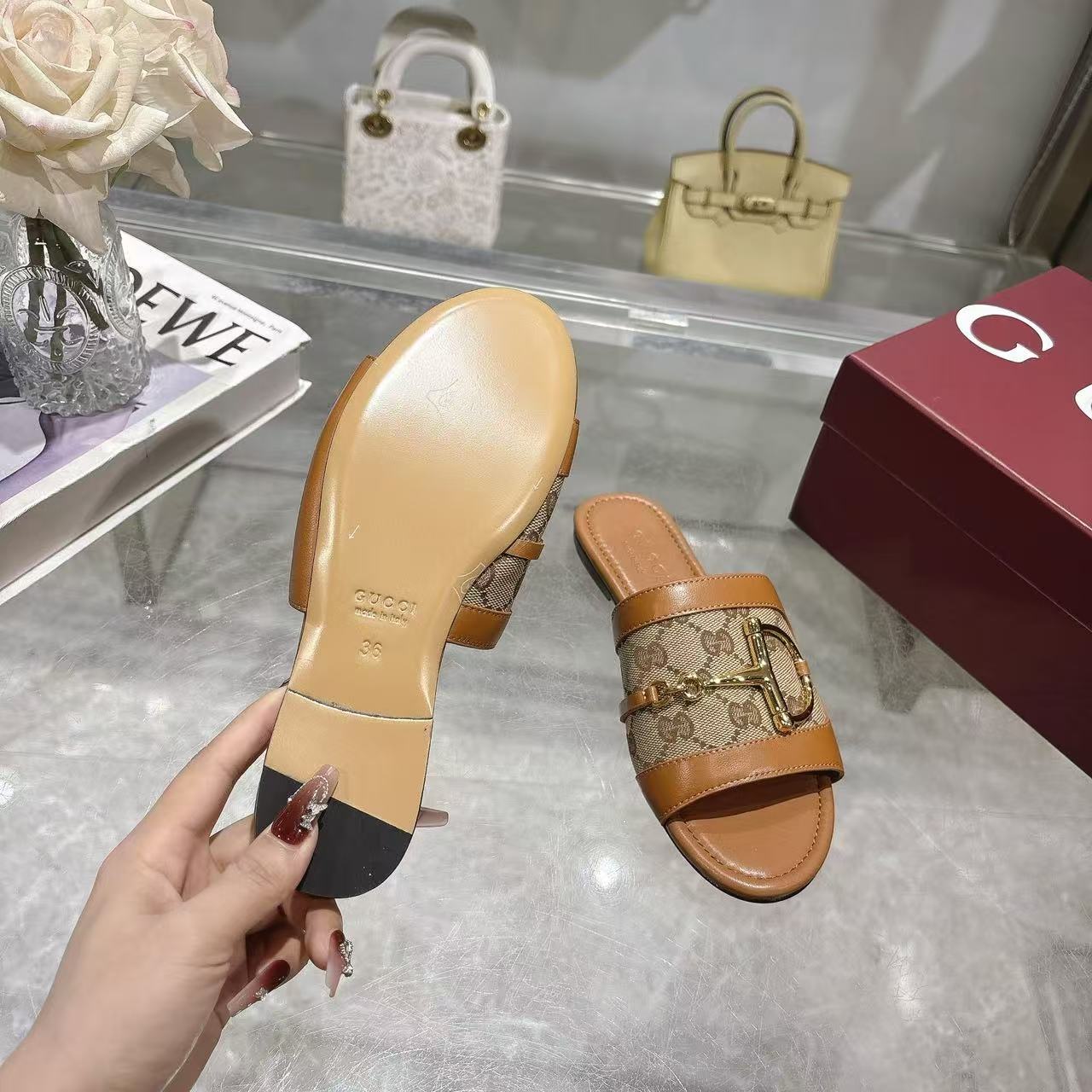 Gucci horse buckle slippers