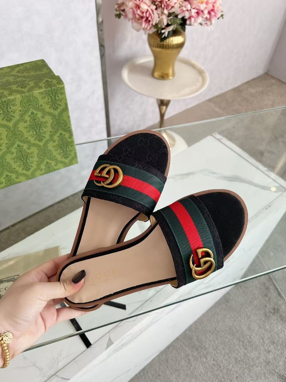 Gucci slippers