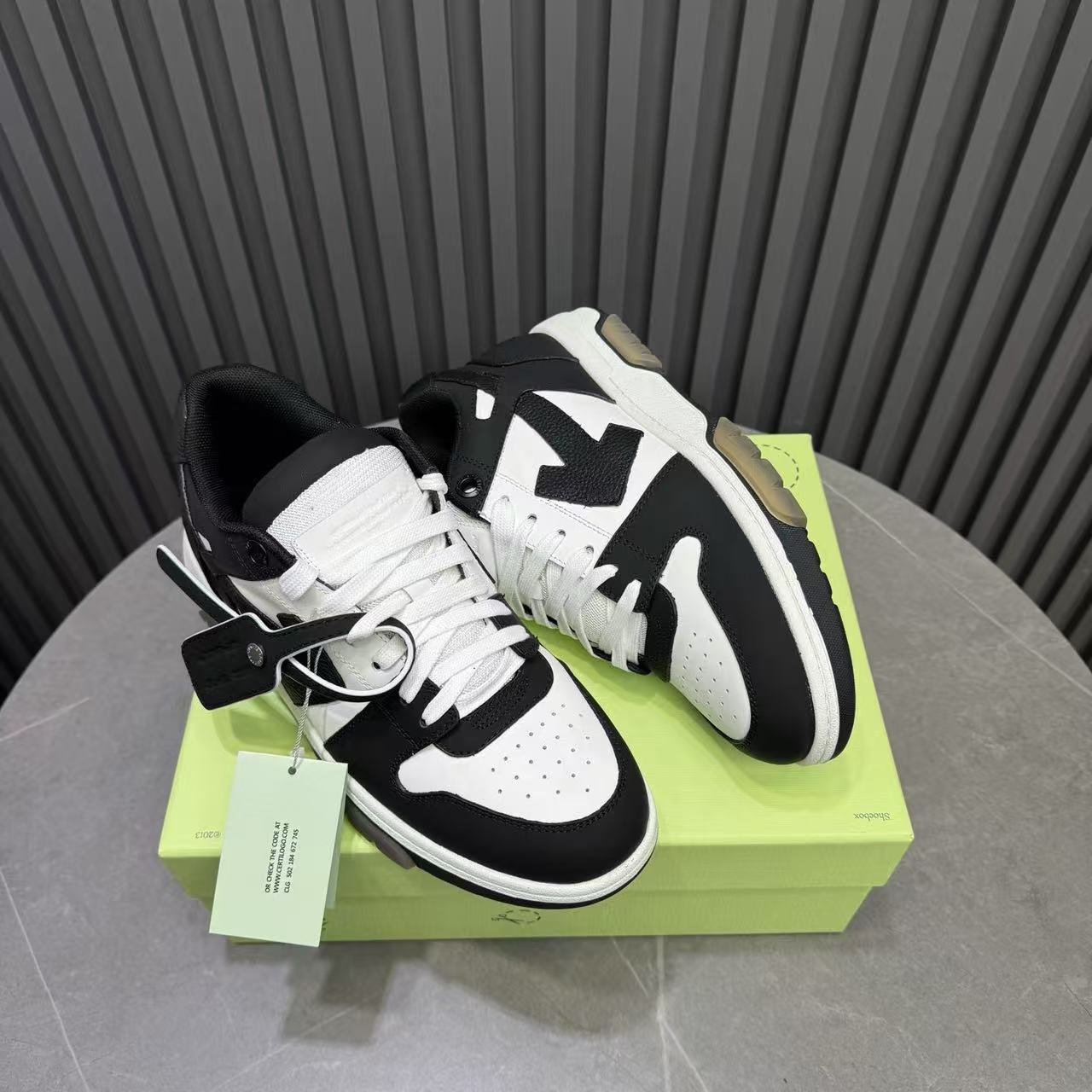 OFF WHITE sports shoes
