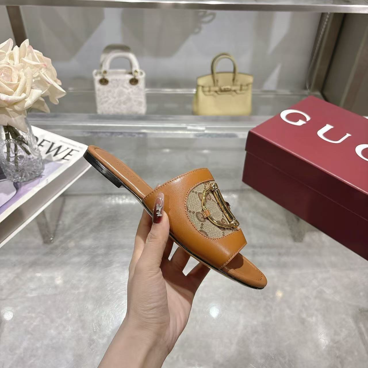 Gucci horse buckle slippers