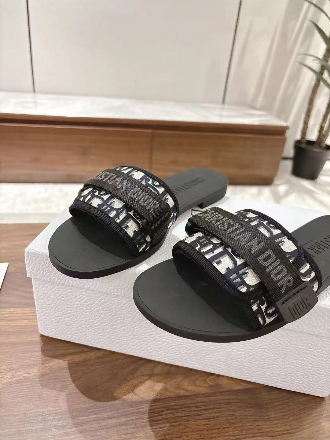 Dior slippers