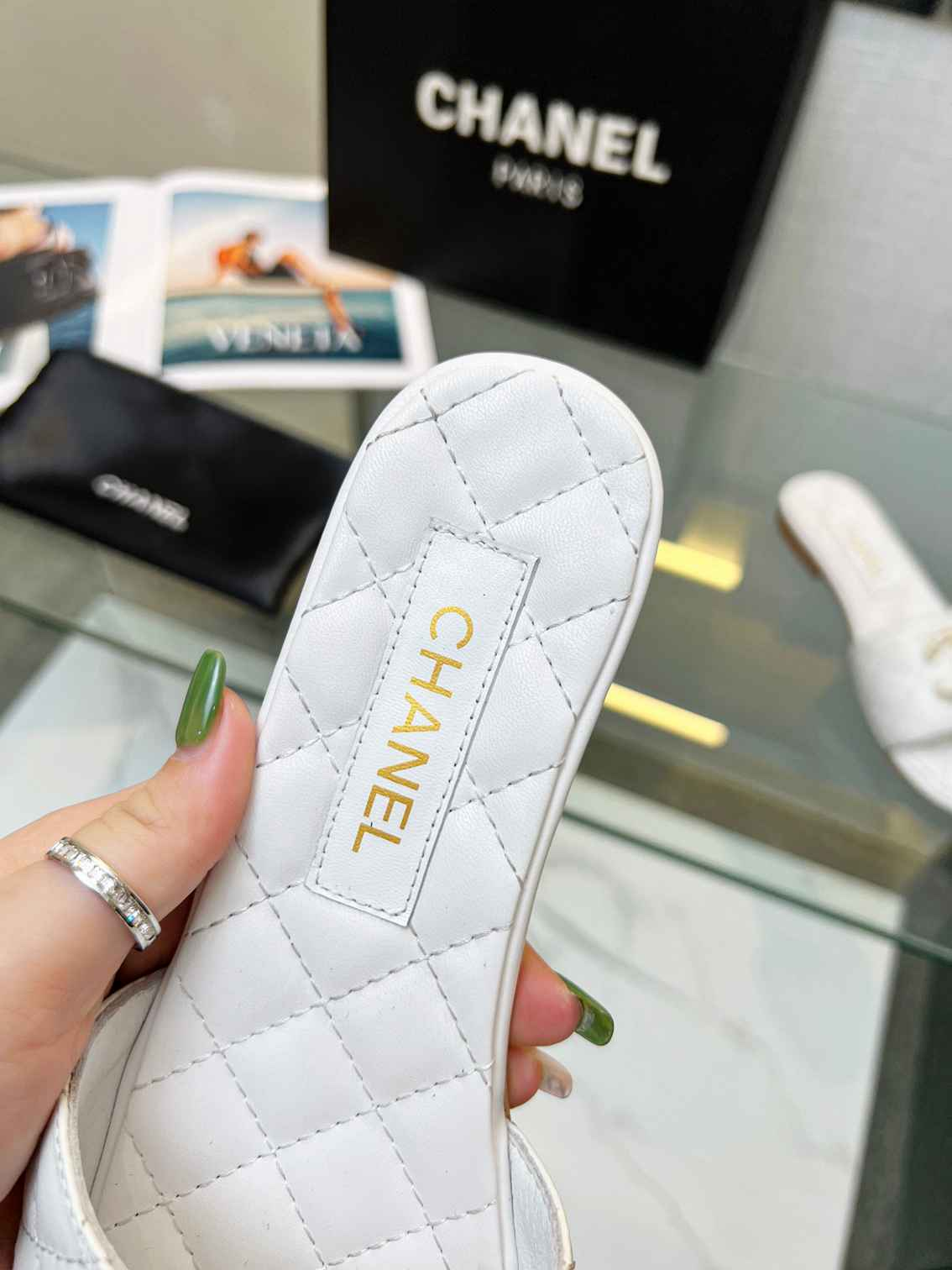 Chanel 24ss Little Flower Slippers