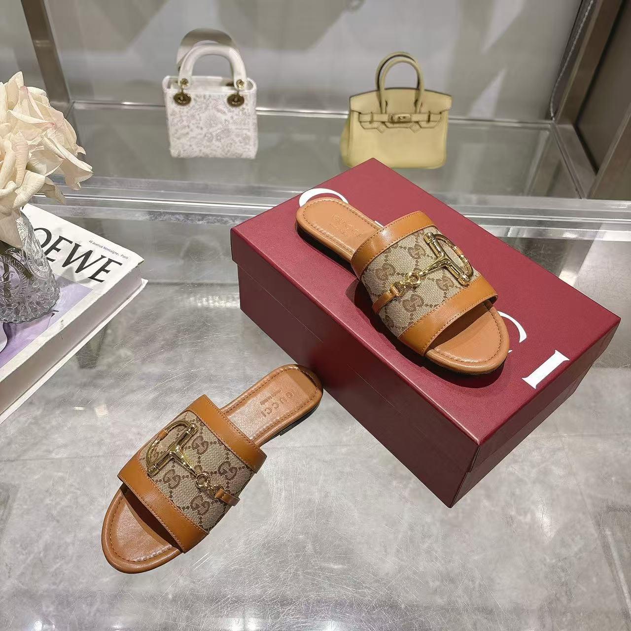Gucci horse buckle slippers