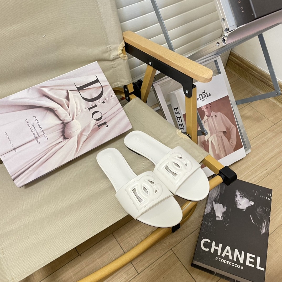 Dolce & Gabbana slippers