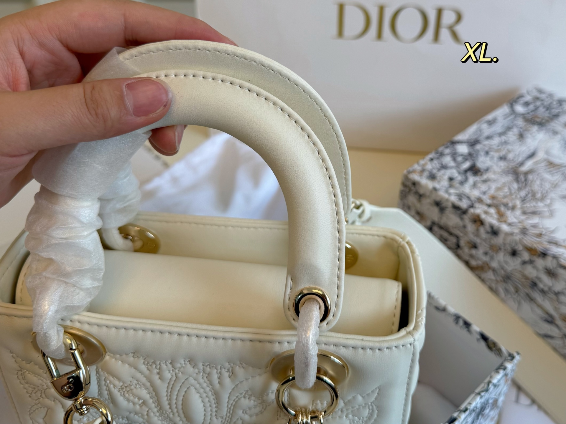 Dior Diana Three-dimensional Carved Embroidery handbag