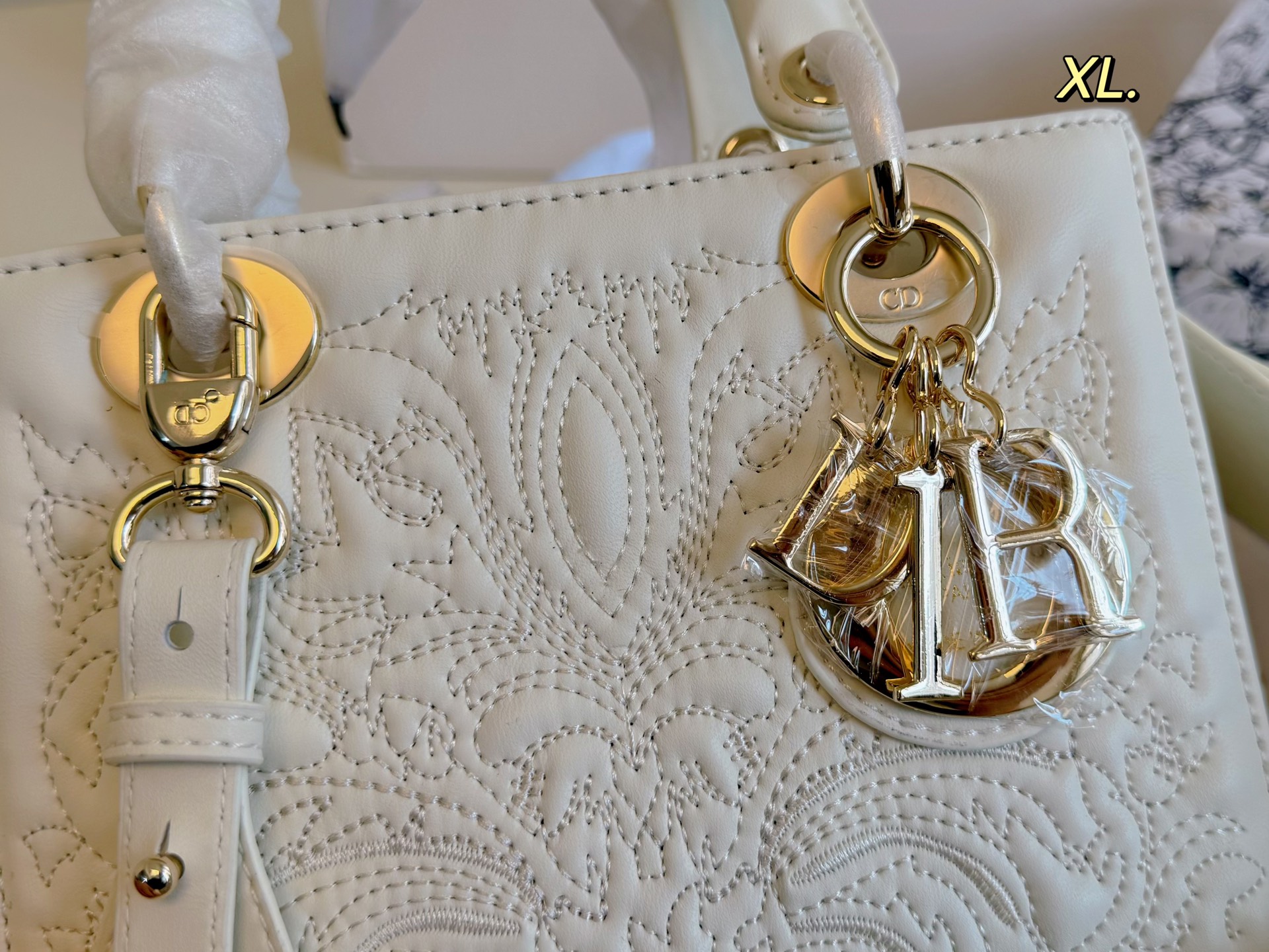 Dior Diana Three-dimensional Carved Embroidery handbag