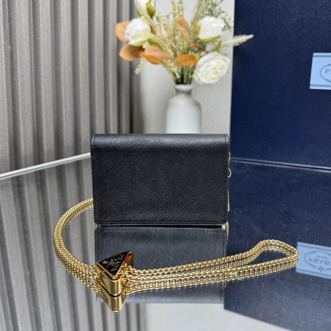 Top version Prada chain shoulder bag