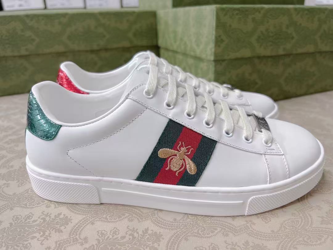 Gucci red and green snake-tail bee sneakers