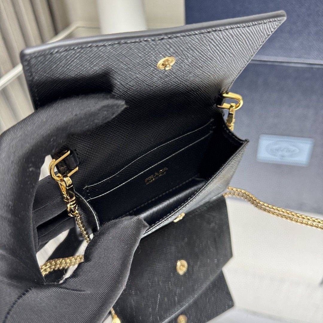 Top version Prada chain shoulder bag