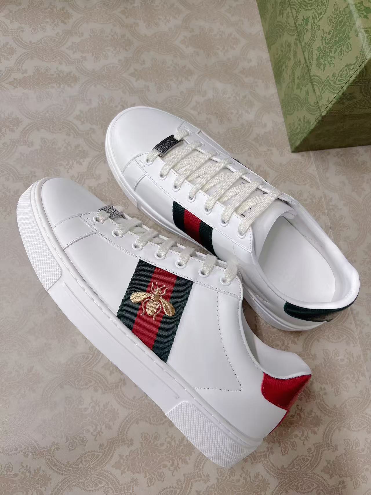 Gucci red and green snake-tail bee sneakers