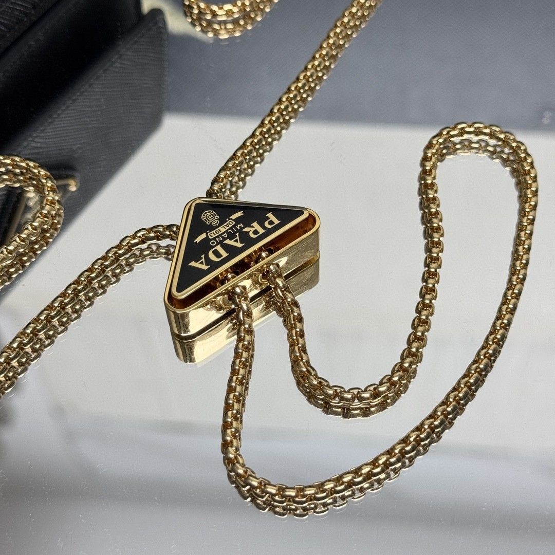 Top version Prada chain shoulder bag