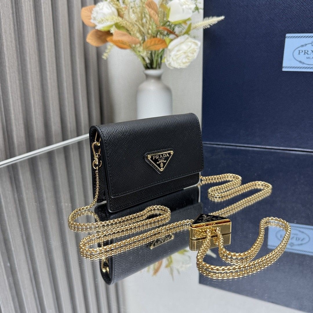 Top version Prada chain shoulder bag