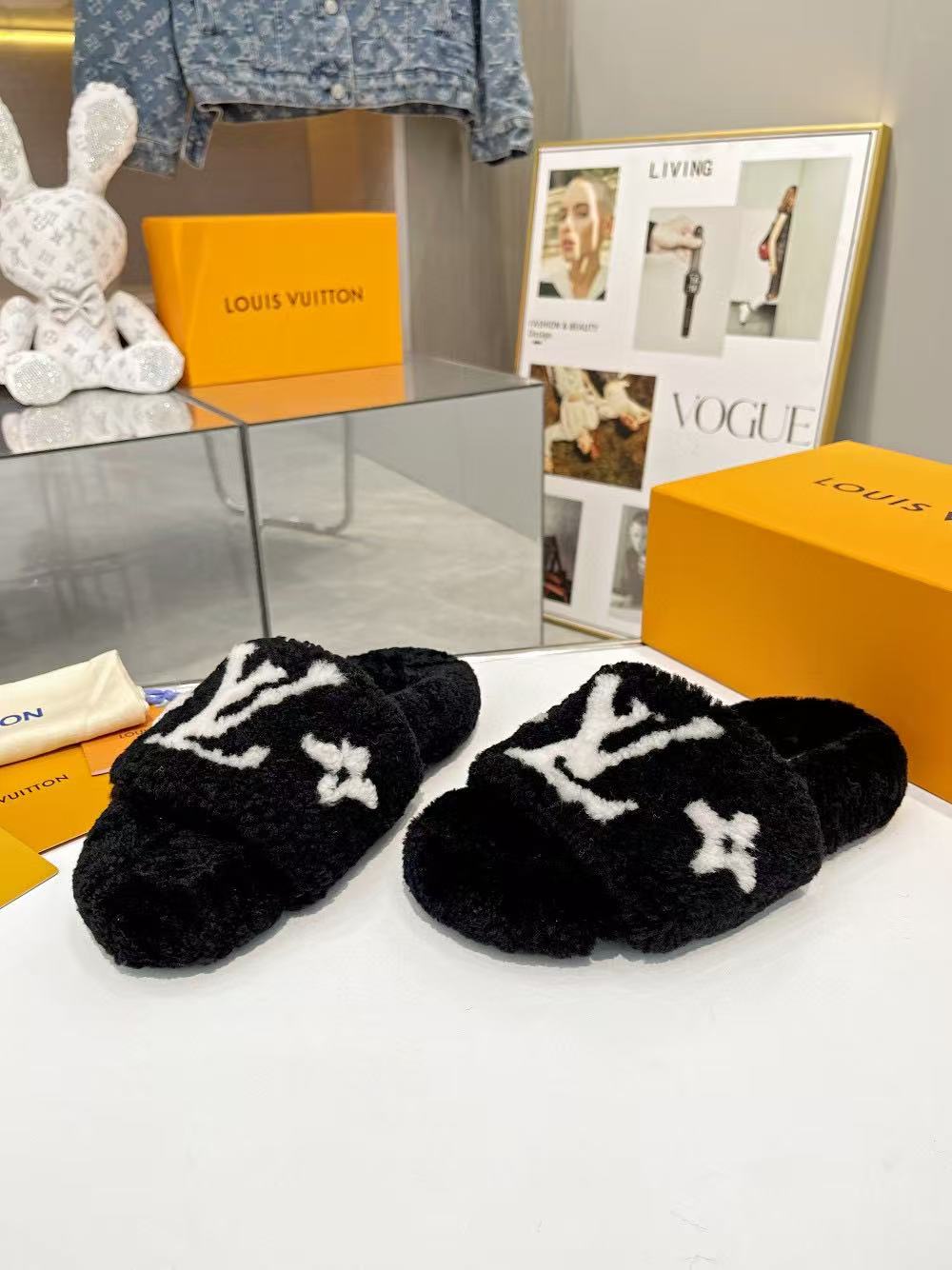 LV plush slippers