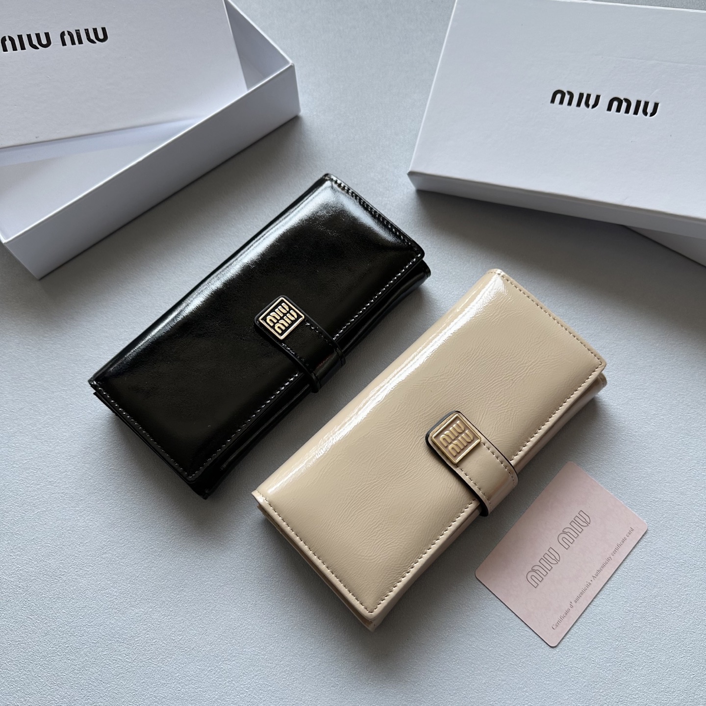 Miumiu new coin purse is simple fashionable and versatile