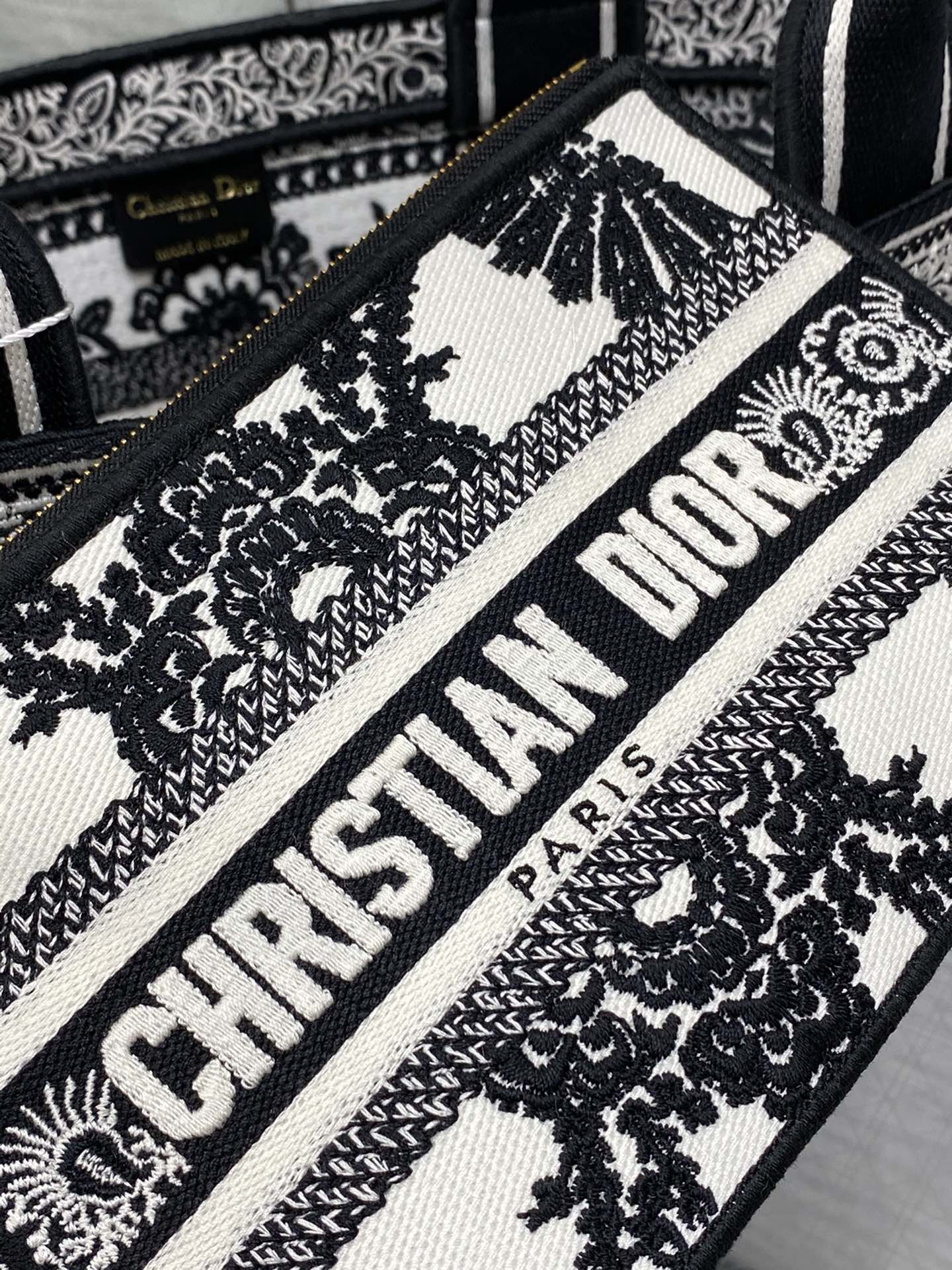 The DIOR basket embroidery handbag is of high quality