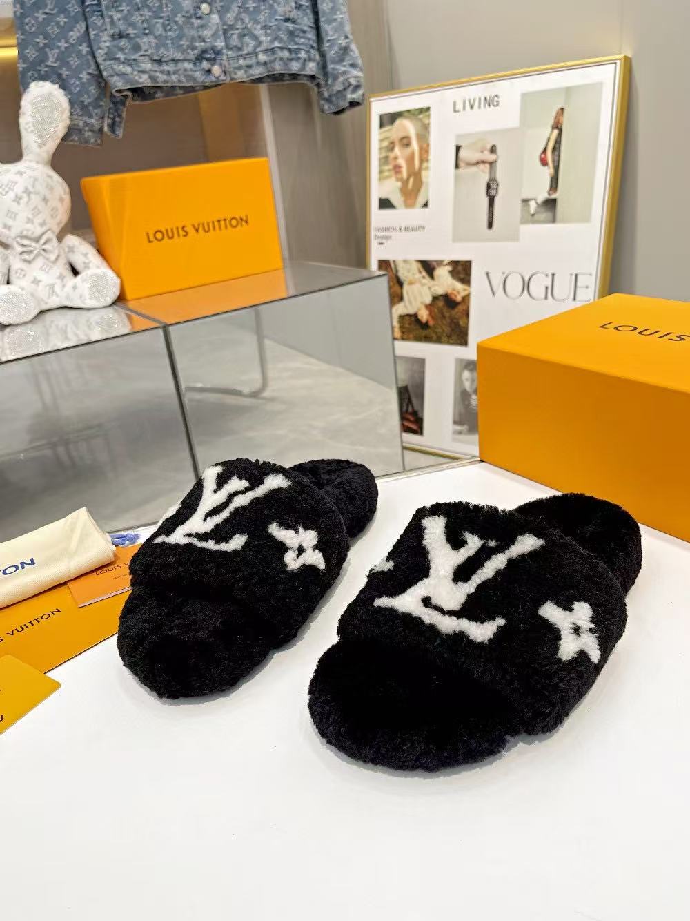 LV plush slippers