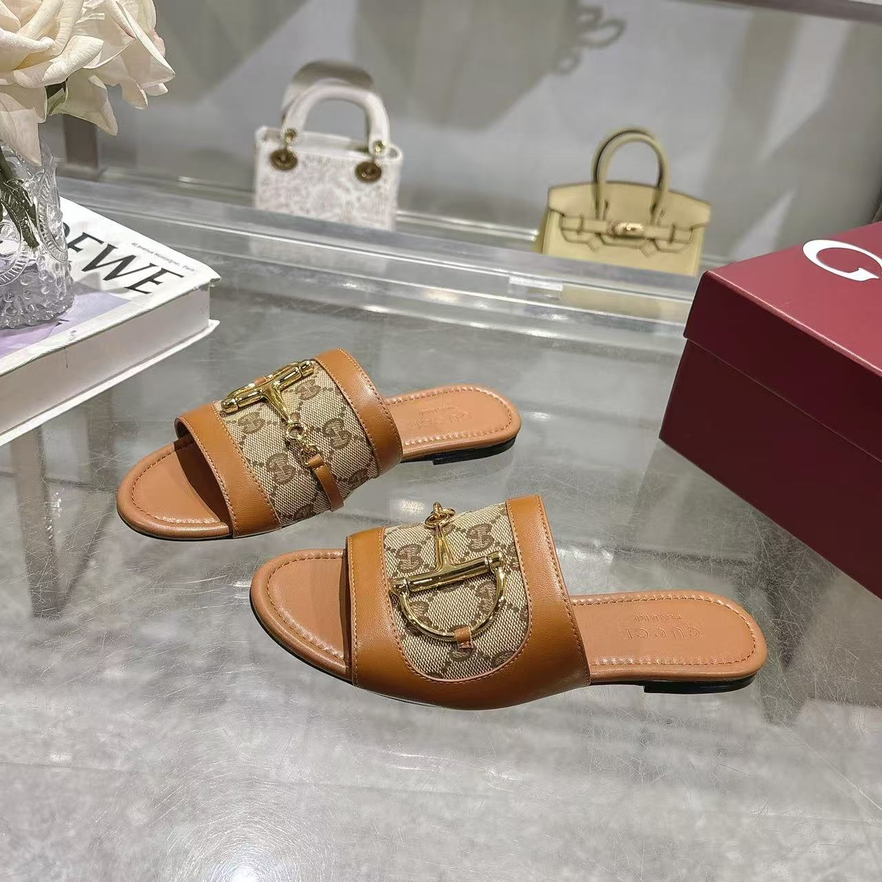 Gucci horse buckle slippers