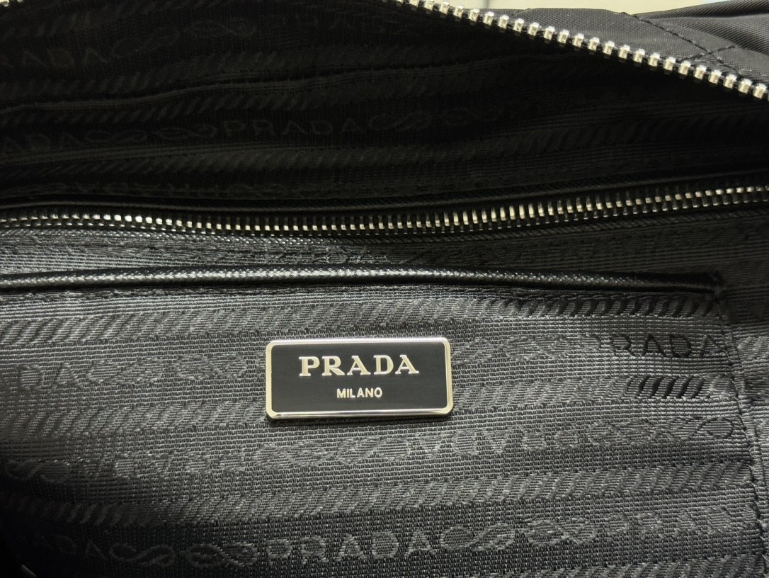 Top version Prada chain crossbody shoulder bag
