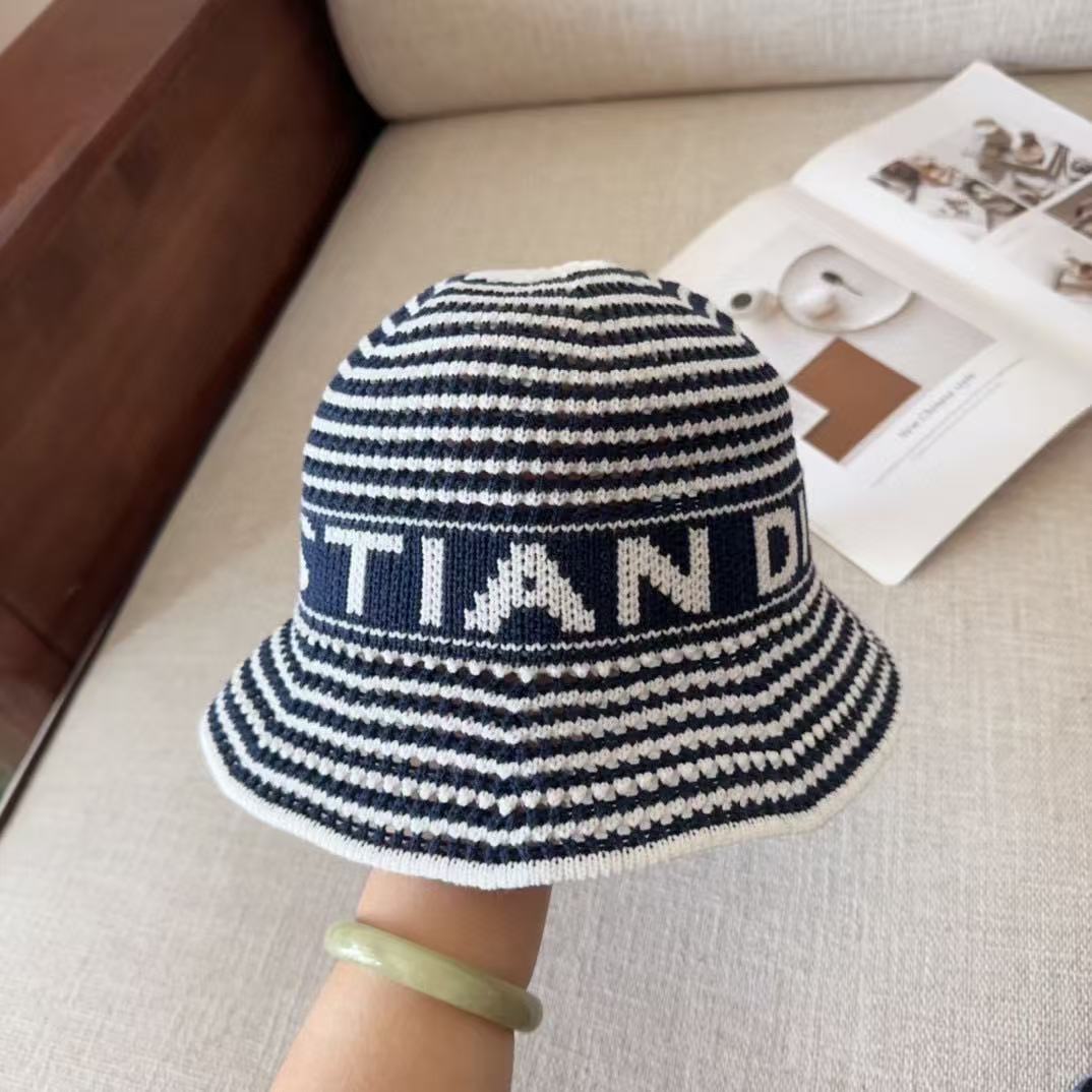 DIOR bucket hat