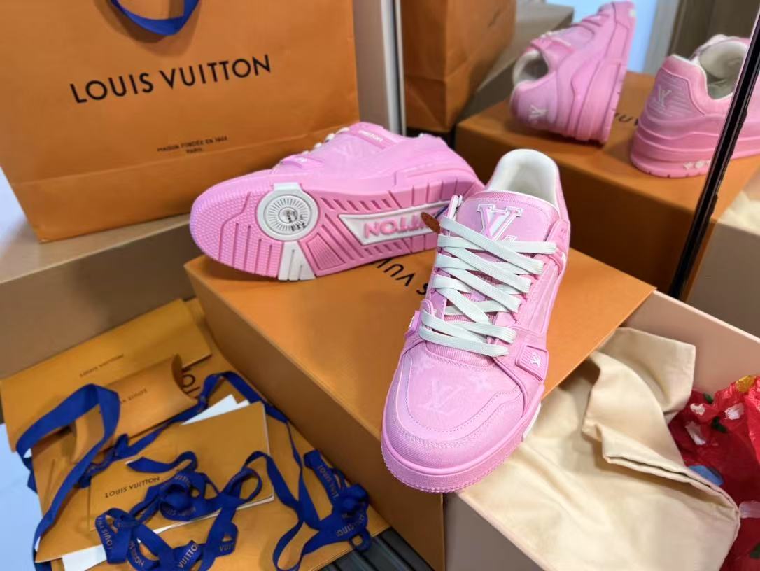LV trainer sports shoes
