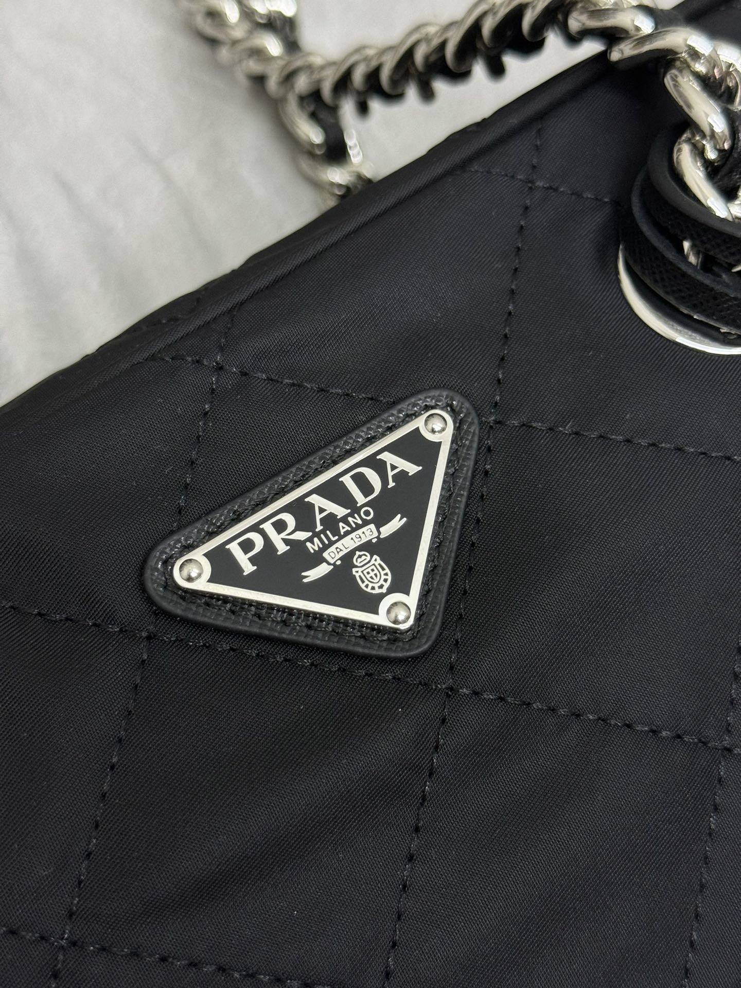 Top version Prada chain crossbody shoulder bag